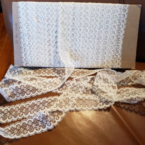 Ivory Leaver lace 1.25 inch x 12 yards - Picture 4 of 6